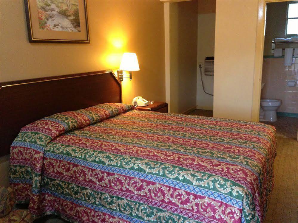 Motel Super 8 By Wyndham Pensacola Nas Area Beach Haven Exterior foto